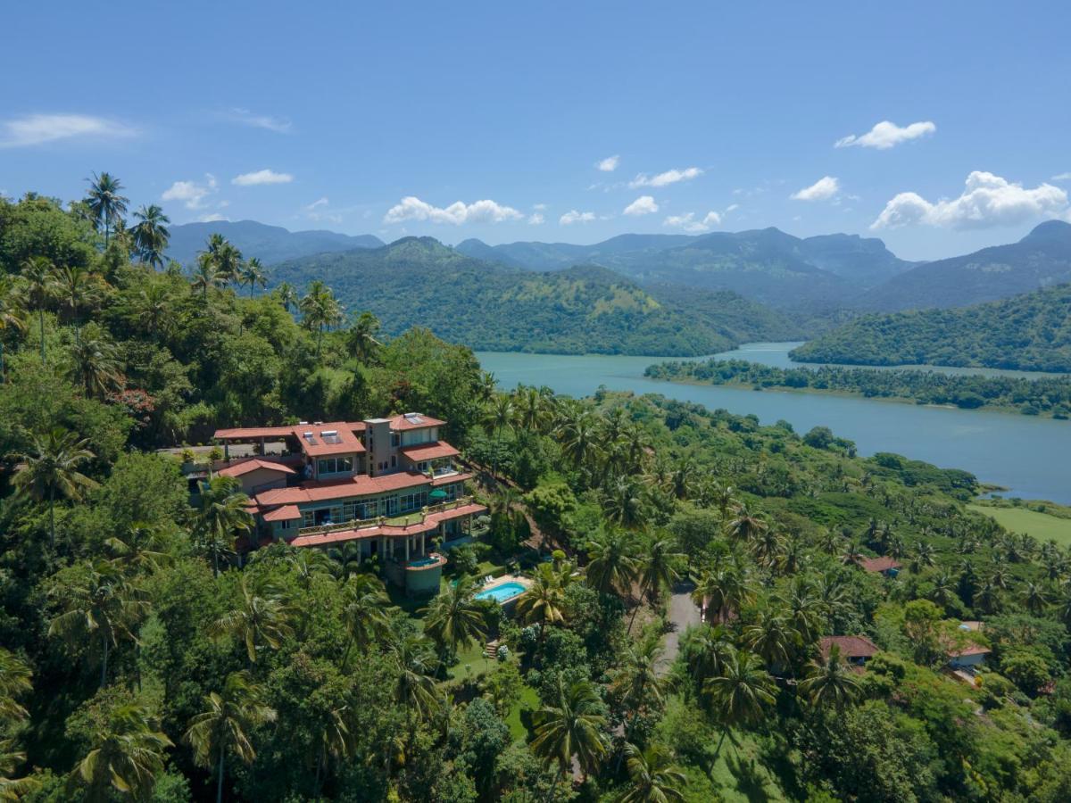 The Albatross, Kandy Digana Luaran gambar