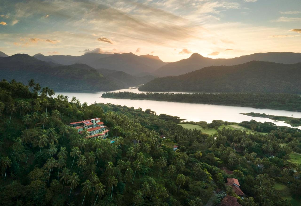 The Albatross, Kandy Digana Luaran gambar