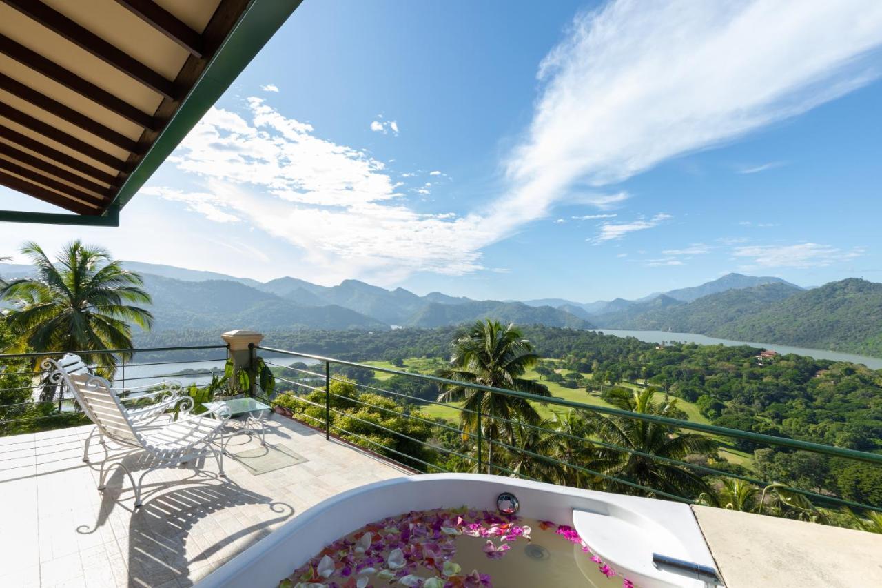 The Albatross, Kandy Digana Luaran gambar