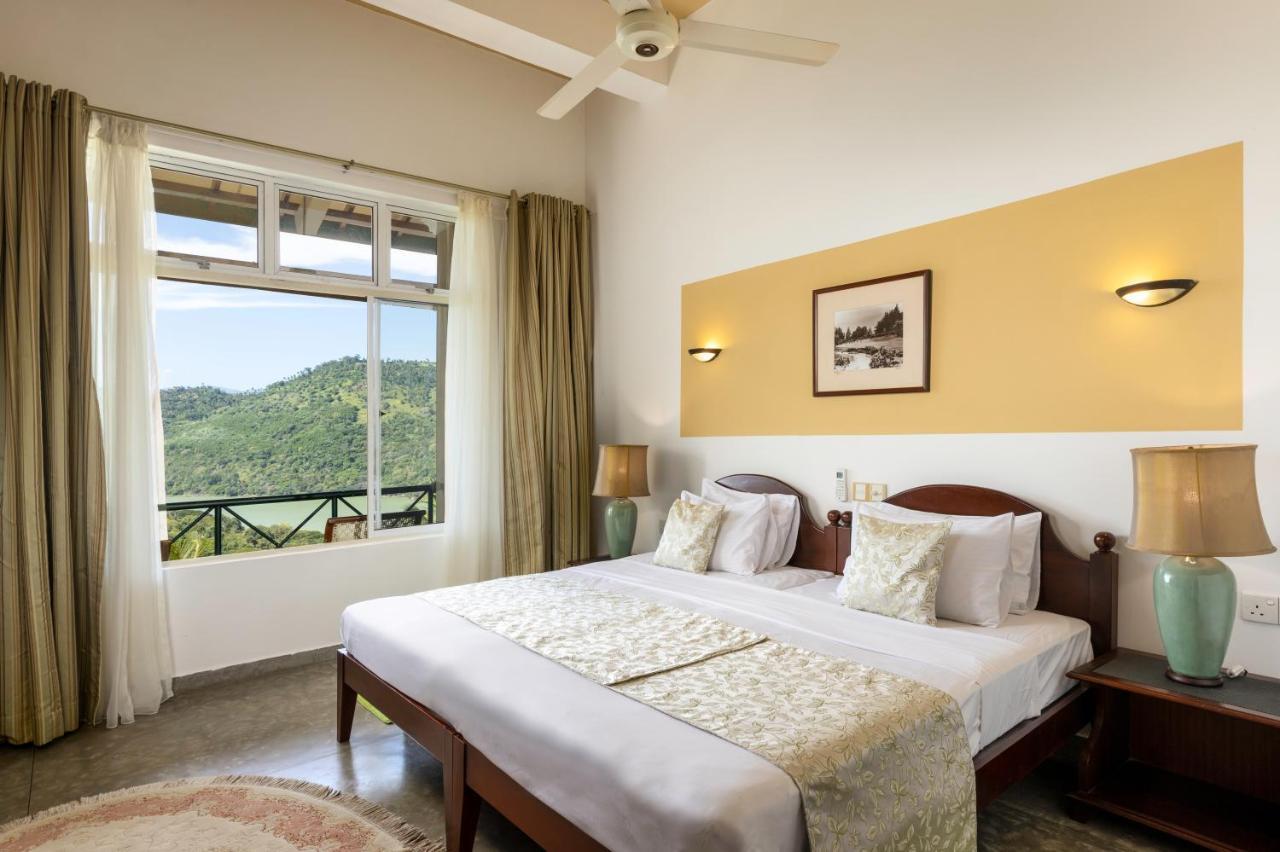 The Albatross, Kandy Digana Luaran gambar