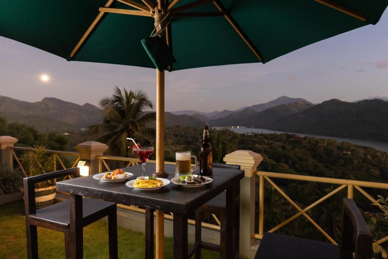 The Albatross, Kandy Digana Luaran gambar