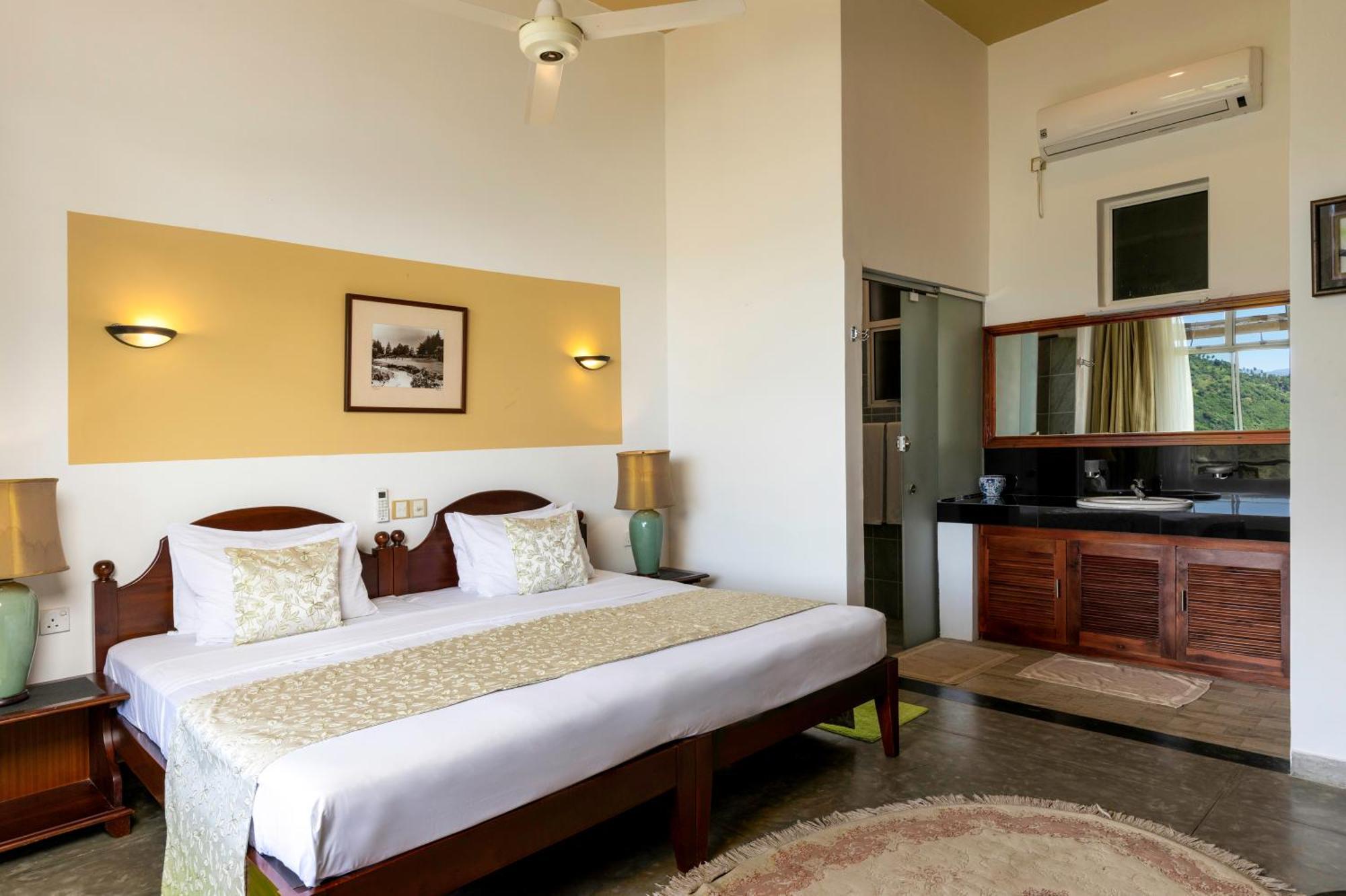 The Albatross, Kandy Digana Luaran gambar