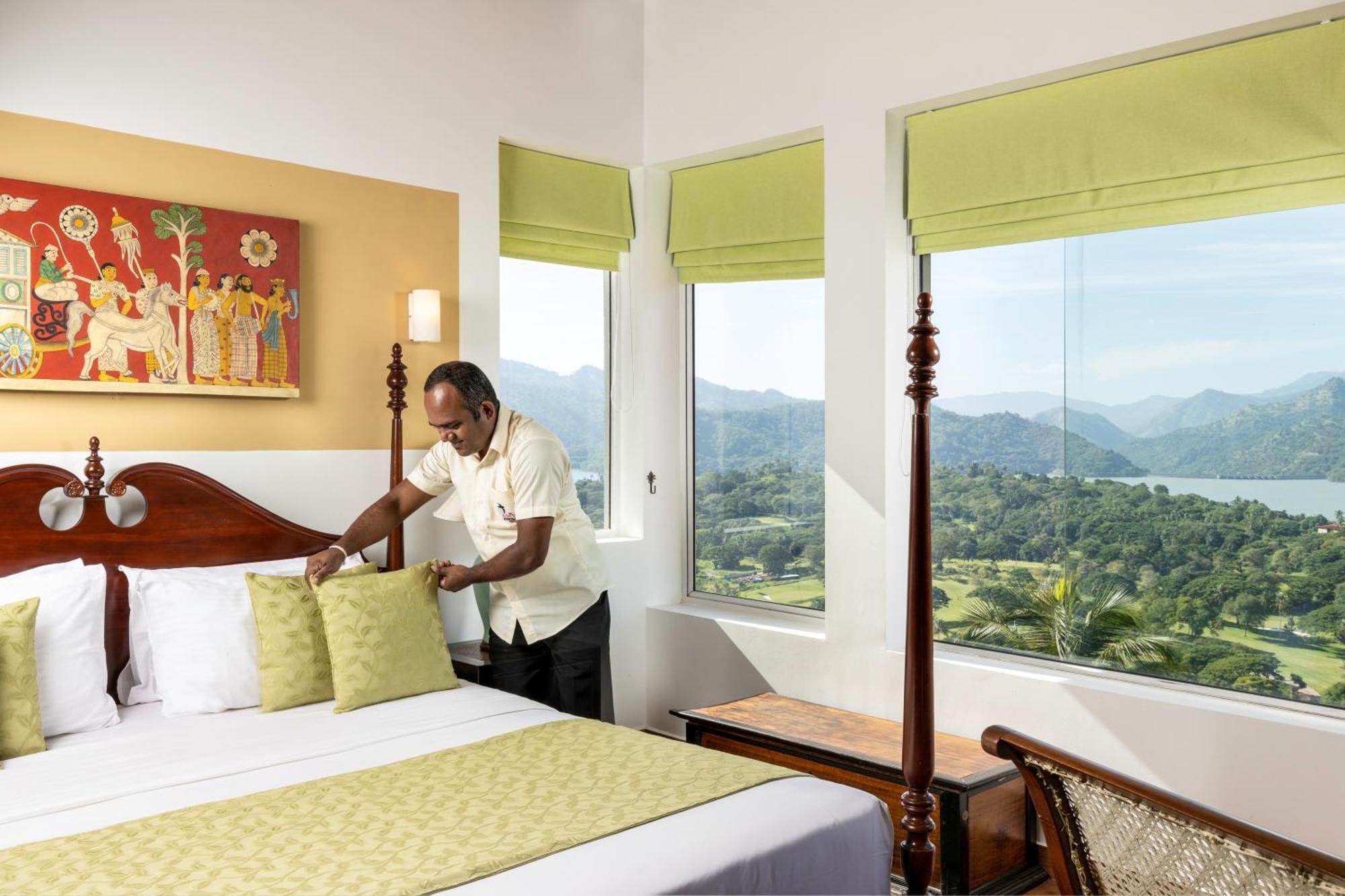 The Albatross, Kandy Digana Luaran gambar