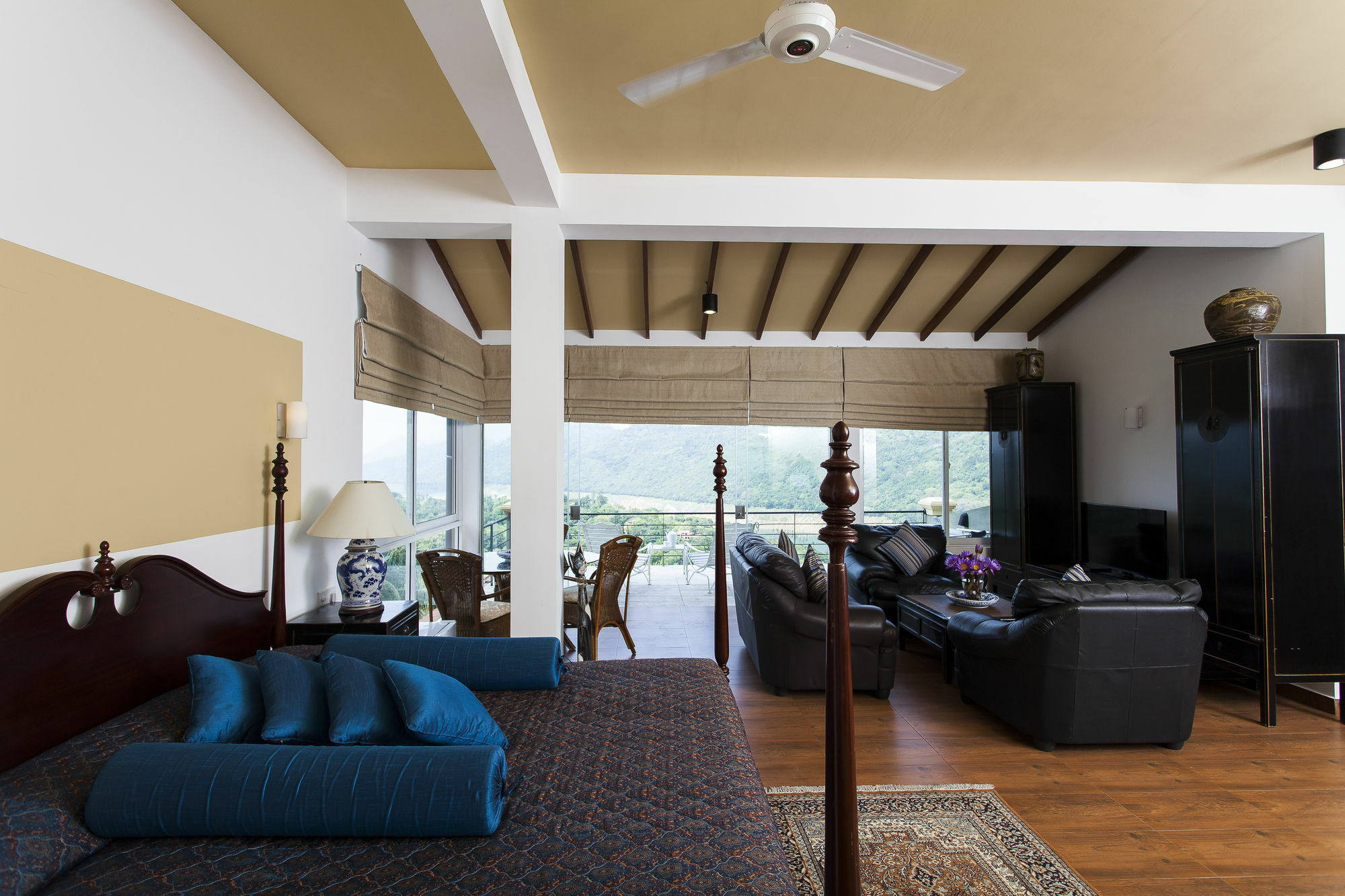 The Albatross, Kandy Digana Luaran gambar